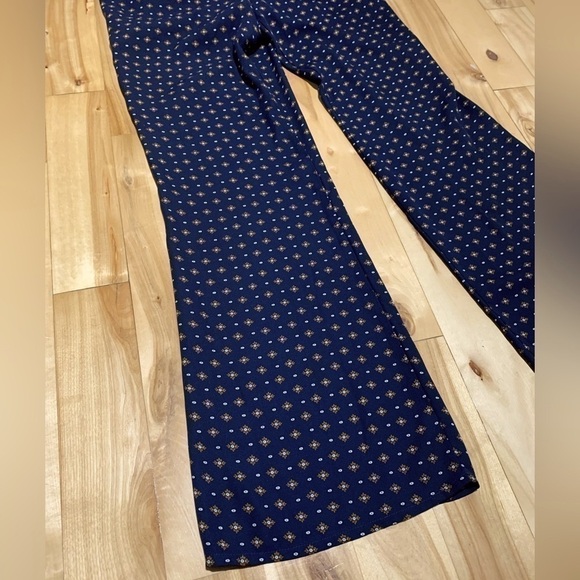 Jumpsuit print navy blue V neck Size Medium - Picture 2 of 10